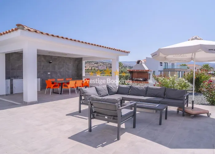 Aretousa Ena By Prestige Bookings *